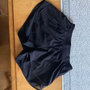 Lululemon Black Hotty Hot Shorts - size 6 - 4 inch inseam